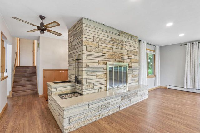W270N195 Arrowhead TRAIL, Waukesha, WI 53188