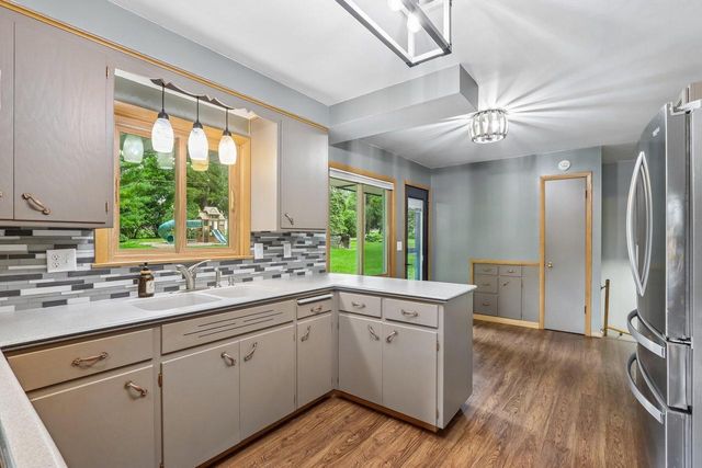 W270N195 Arrowhead TRAIL, Waukesha, WI 53188