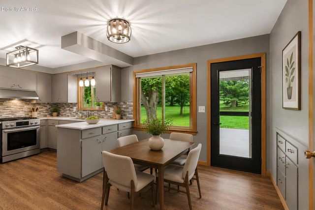 W270N195 Arrowhead TRAIL, Waukesha, WI 53188