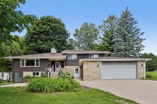 W270N195 Arrowhead TRAIL, Waukesha, WI 53188