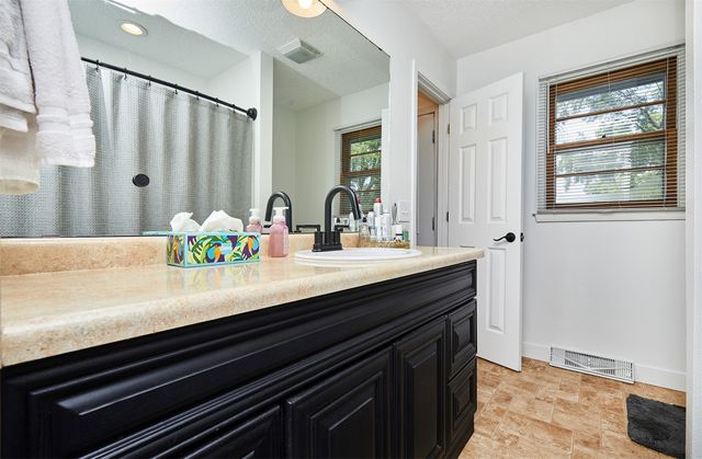 7160 NE 14th Street, Ankeny, IA 50023