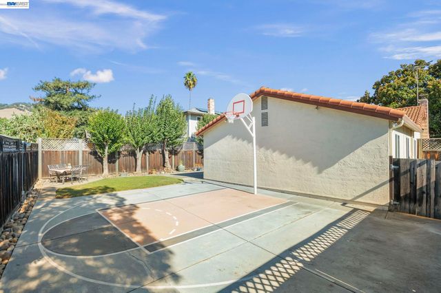 225 Preston Ct, Fremont, CA 94536
