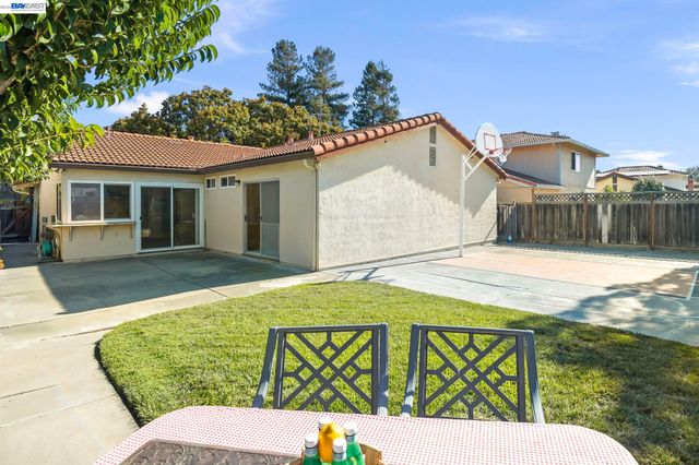 225 Preston Ct, Fremont, CA 94536