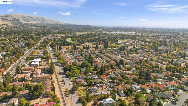 225 Preston Ct, Fremont, CA 94536