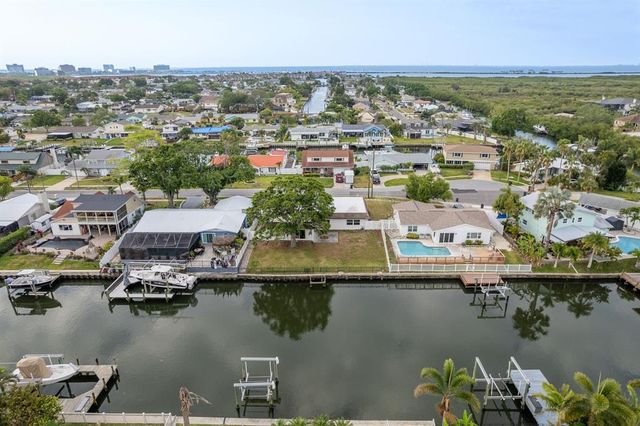 8721 BAY CREST LANE, Tampa, FL 33615