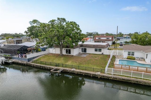 8721 BAY CREST LANE, Tampa, FL 33615