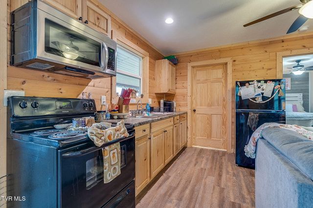 117-135 Ridgeview Drive, Elizabethton, TN 37643