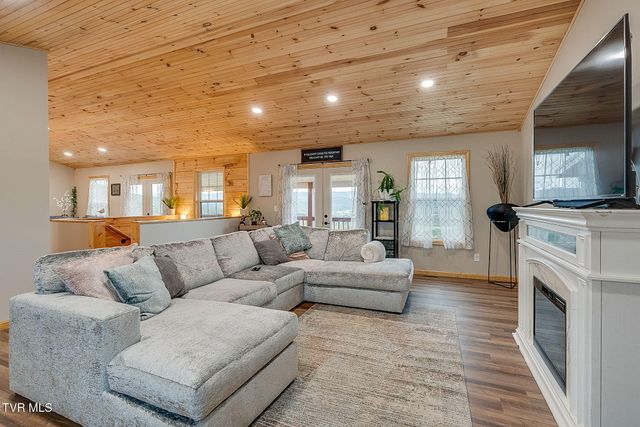 117-135 Ridgeview Drive, Elizabethton, TN 37643