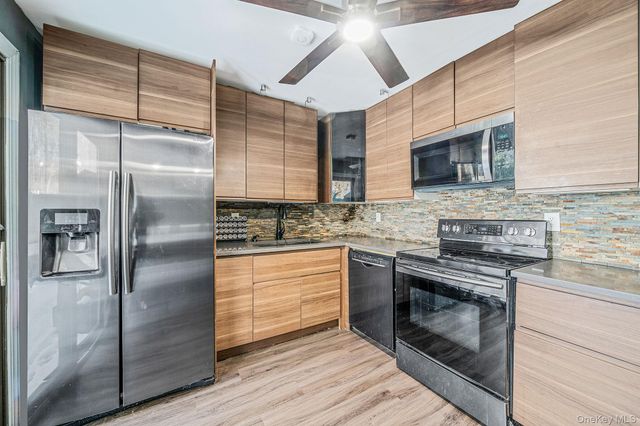 97 Drexelgate Court, Middle Island, NY 11953