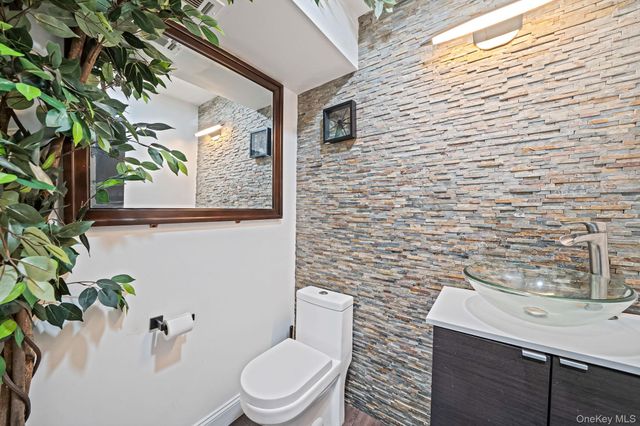 97 Drexelgate Court, Middle Island, NY 11953