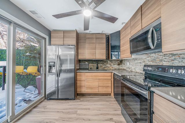 97 Drexelgate Court, Middle Island, NY 11953