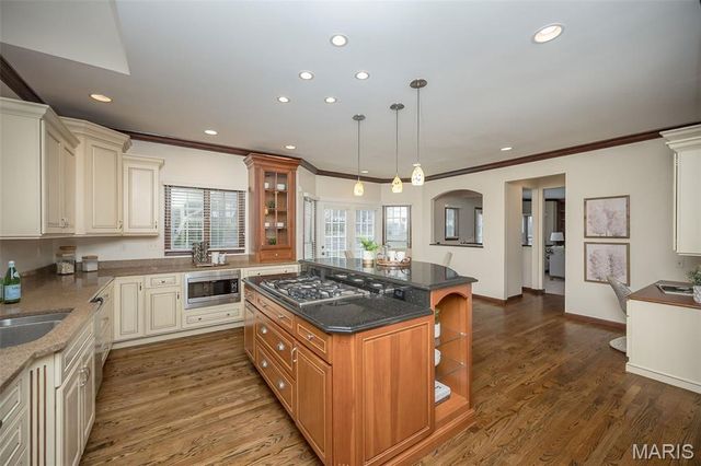 15831 Barons Way Drive, Chesterfield, MO 63017