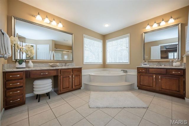 15831 Barons Way Drive, Chesterfield, MO 63017