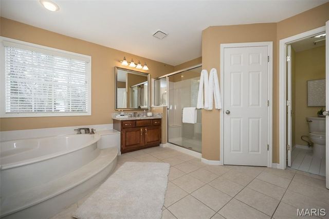 15831 Barons Way Drive, Chesterfield, MO 63017