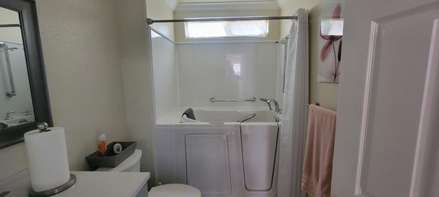 8800 Tiogawoods Dr, Sacramento, CA 95828