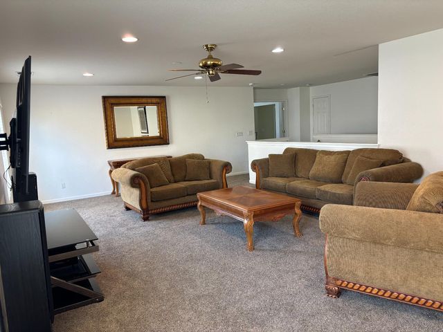 8800 Tiogawoods Dr, Sacramento, CA 95828