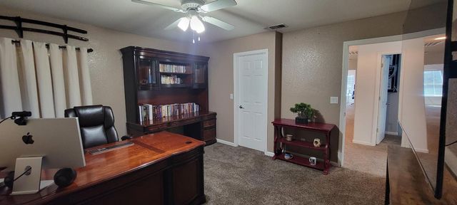 8800 Tiogawoods Dr, Sacramento, CA 95828