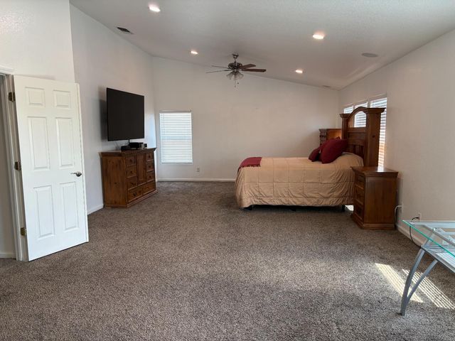 8800 Tiogawoods Dr, Sacramento, CA 95828