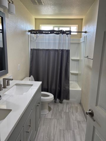 8800 Tiogawoods Dr, Sacramento, CA 95828