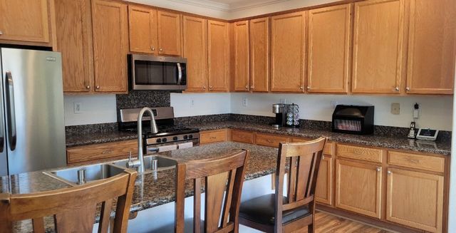 8800 Tiogawoods Dr, Sacramento, CA 95828