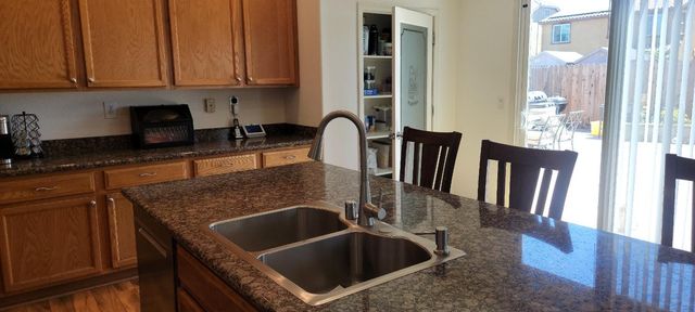 8800 Tiogawoods Dr, Sacramento, CA 95828