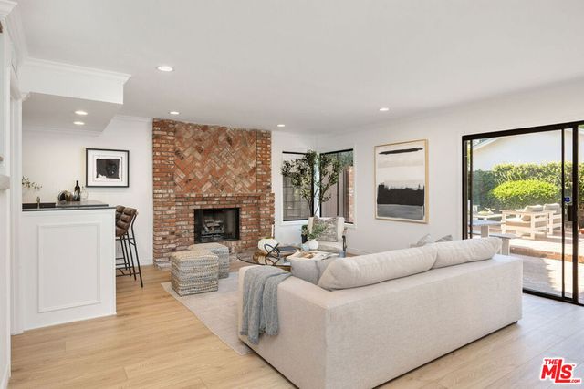 13033 Magnolia Boulevard, Sherman Oaks, CA 91423