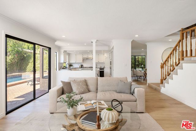 13033 Magnolia Boulevard, Sherman Oaks, CA 91423