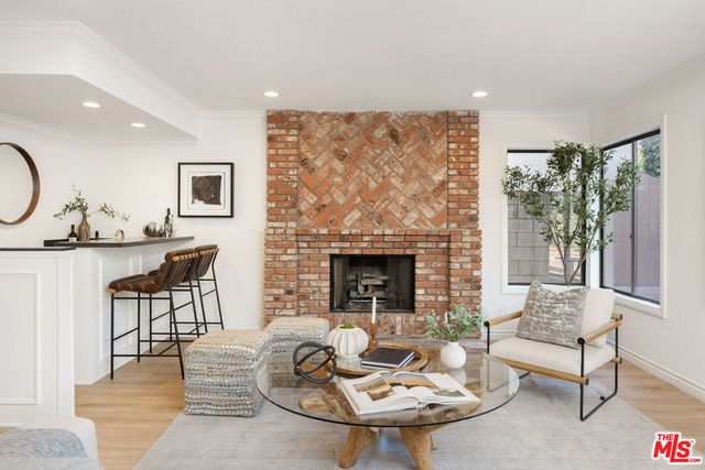 13033 Magnolia Boulevard, Sherman Oaks, CA 91423