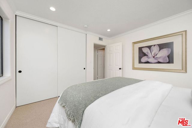 13033 Magnolia Boulevard, Sherman Oaks, CA 91423