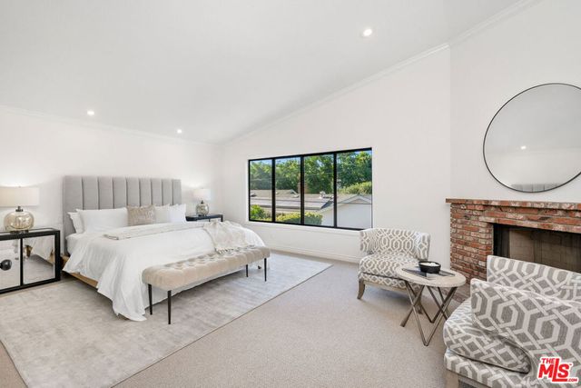 13033 Magnolia Boulevard, Sherman Oaks, CA 91423