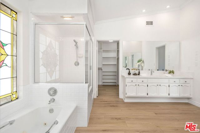 13033 Magnolia Boulevard, Sherman Oaks, CA 91423