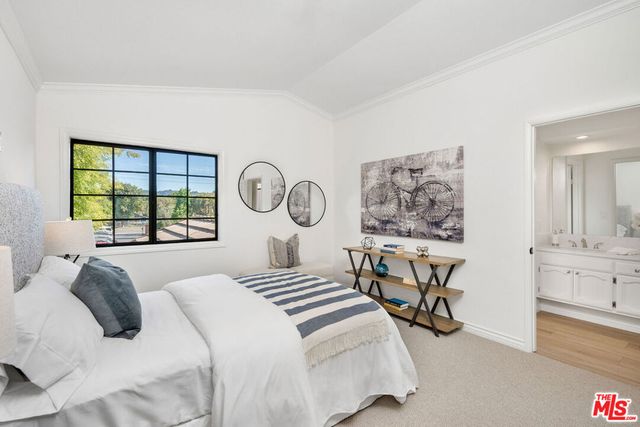 13033 Magnolia Boulevard, Sherman Oaks, CA 91423