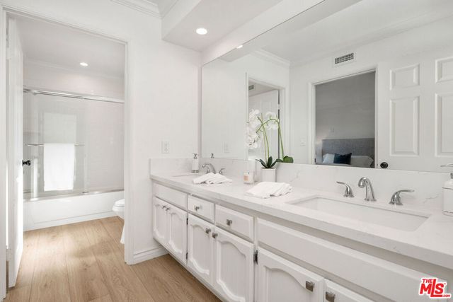 13033 Magnolia Boulevard, Sherman Oaks, CA 91423
