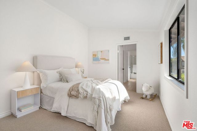 13033 Magnolia Boulevard, Sherman Oaks, CA 91423