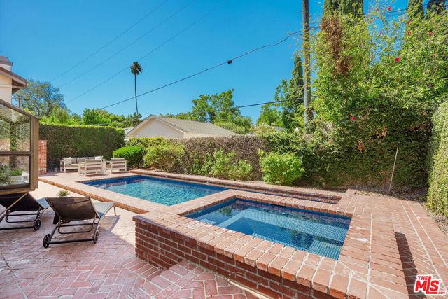 13033 Magnolia Boulevard, Sherman Oaks, CA 91423