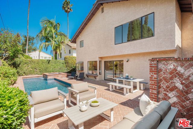 13033 Magnolia Boulevard, Sherman Oaks, CA 91423
