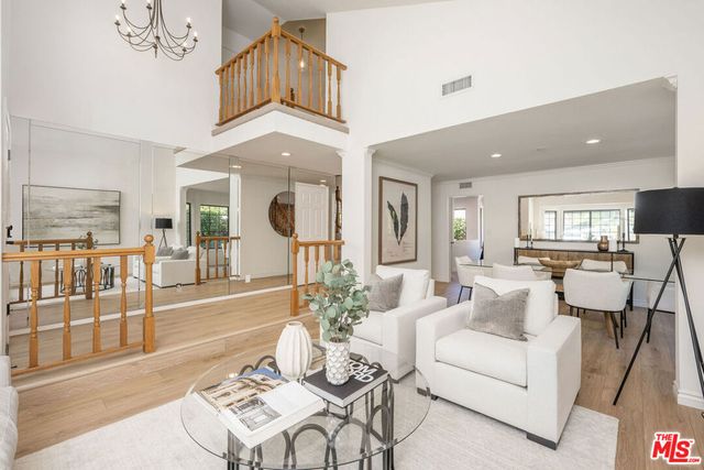 13033 Magnolia Boulevard, Sherman Oaks, CA 91423