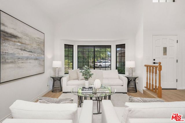 13033 Magnolia Boulevard, Sherman Oaks, CA 91423