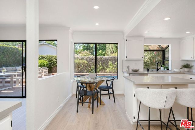 13033 Magnolia Boulevard, Sherman Oaks, CA 91423