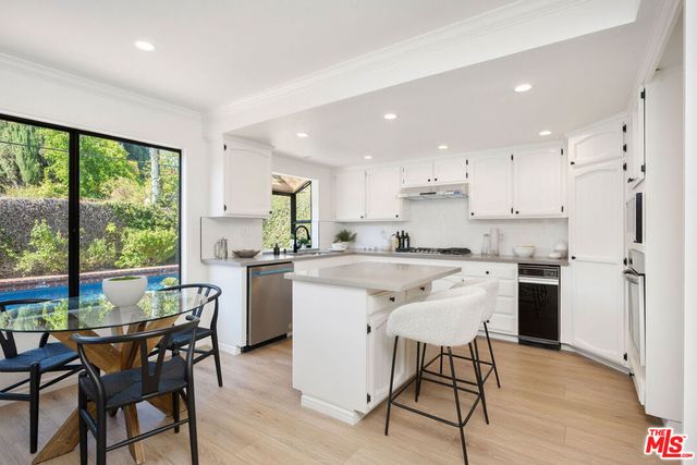 13033 Magnolia Boulevard, Sherman Oaks, CA 91423