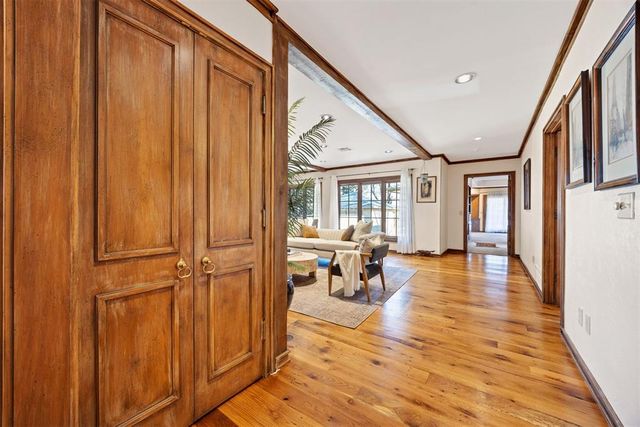 6409 N Hillcrest Avenue, Nichols Hills, OK 73116