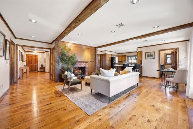 6409 N Hillcrest Avenue, Nichols Hills, OK 73116