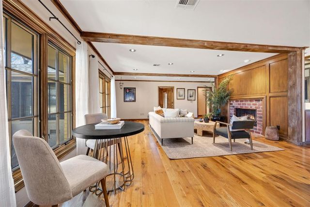 6409 N Hillcrest Avenue, Nichols Hills, OK 73116