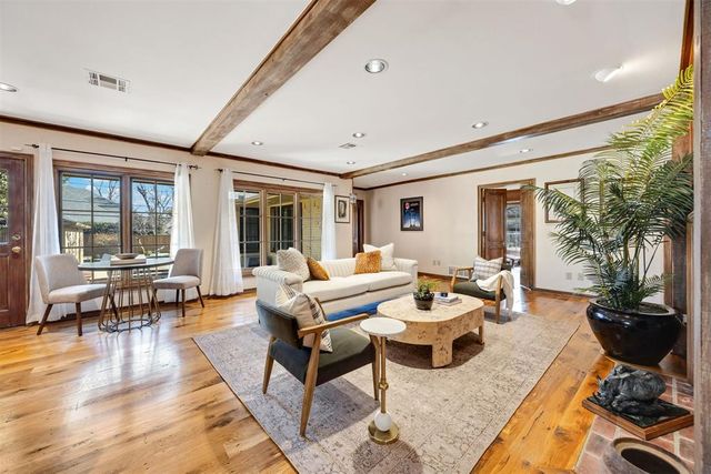 6409 N Hillcrest Avenue, Nichols Hills, OK 73116