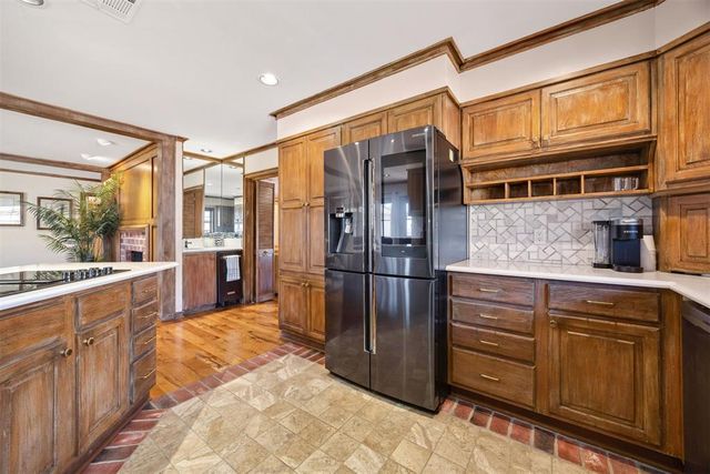 6409 N Hillcrest Avenue, Nichols Hills, OK 73116