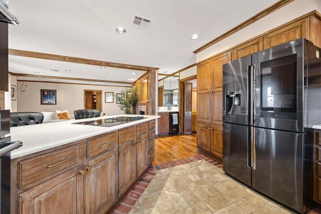 6409 N Hillcrest Avenue, Nichols Hills, OK 73116