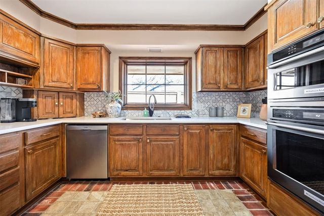 6409 N Hillcrest Avenue, Nichols Hills, OK 73116