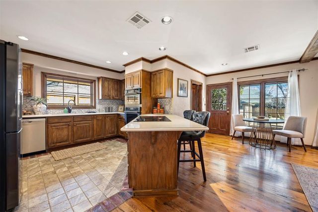 6409 N Hillcrest Avenue, Nichols Hills, OK 73116