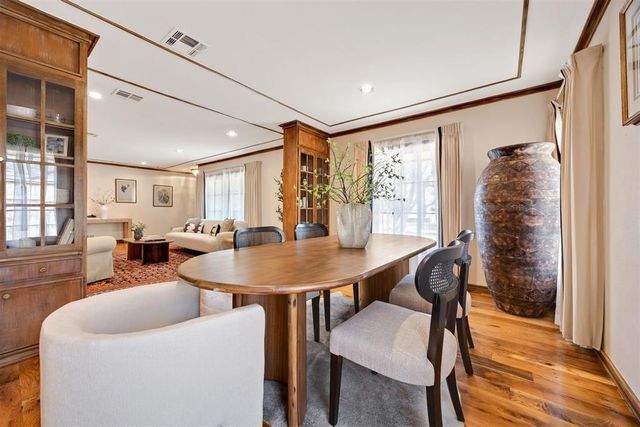 6409 N Hillcrest Avenue, Nichols Hills, OK 73116