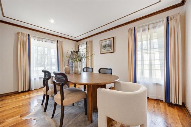 6409 N Hillcrest Avenue, Nichols Hills, OK 73116